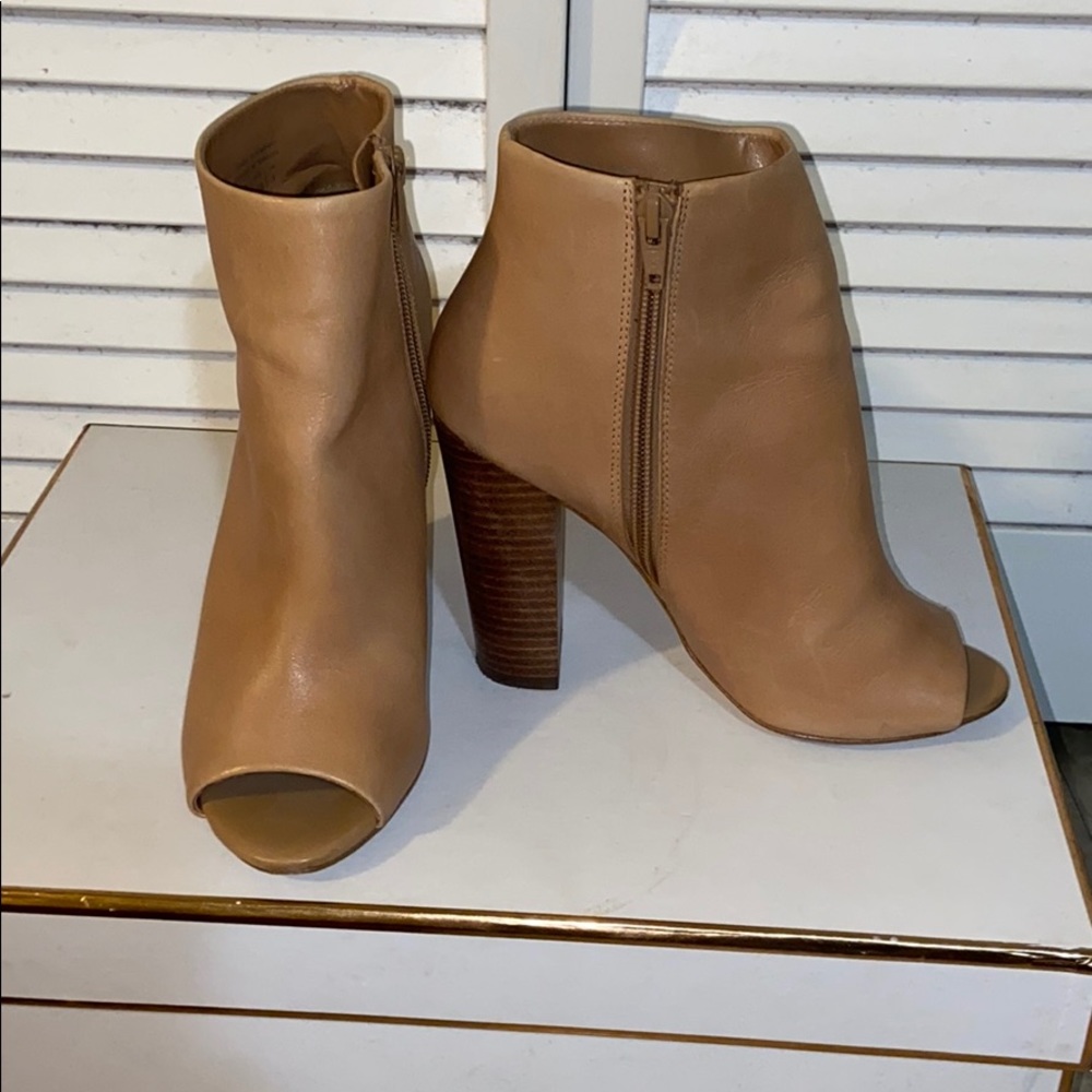 Also women’s  heel